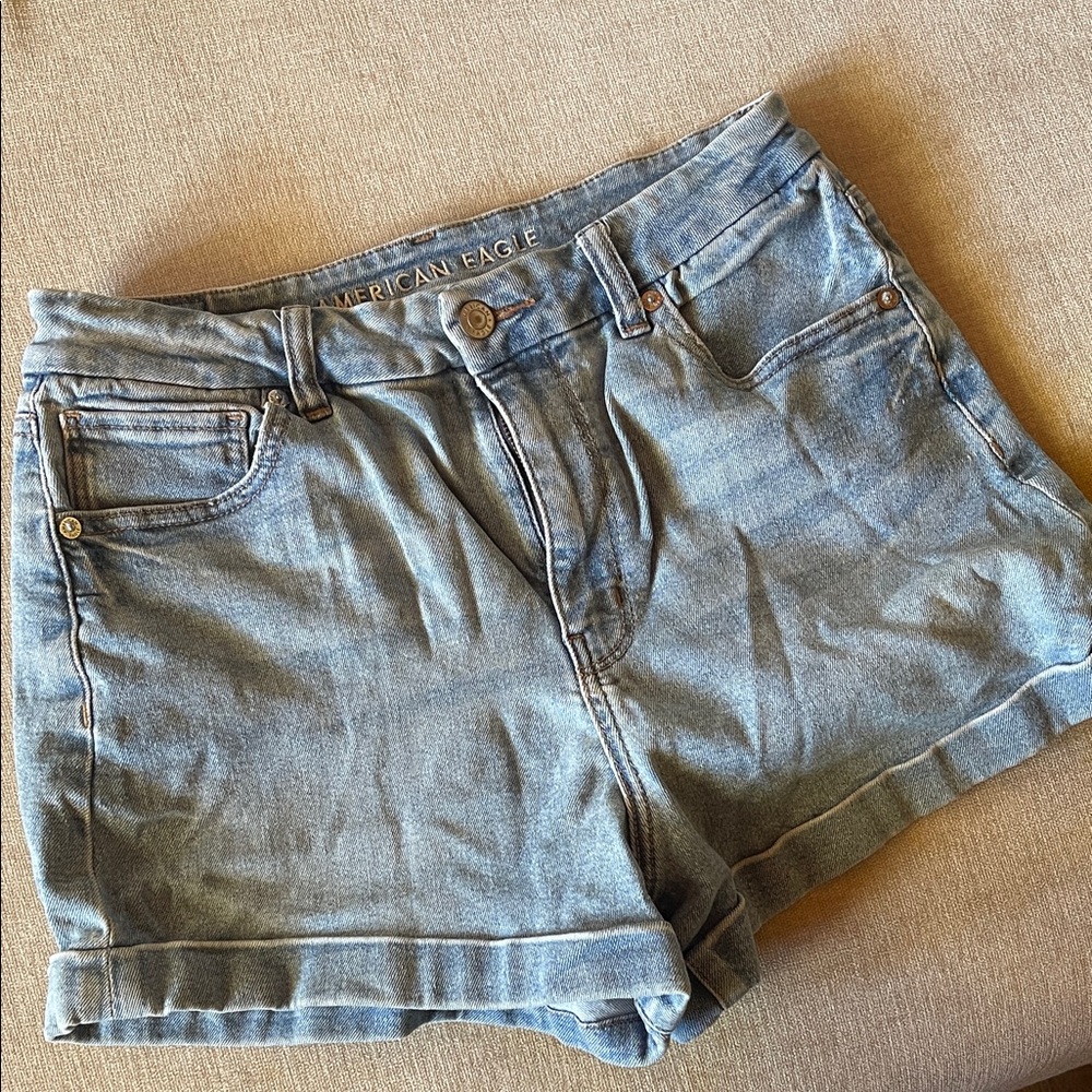 American Eagle Outfitters Light Wash Denim Curvy Mom Shorts